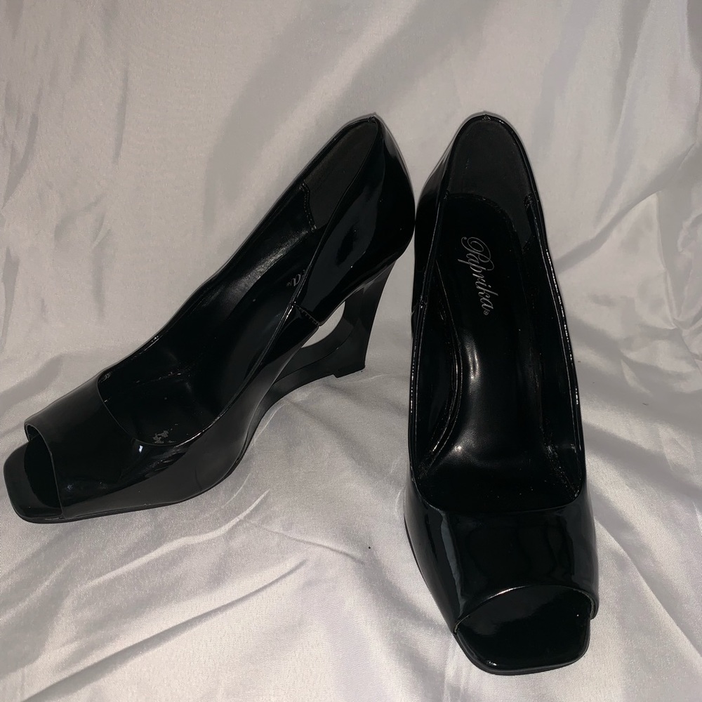 Black heels - Picture 2 of 2